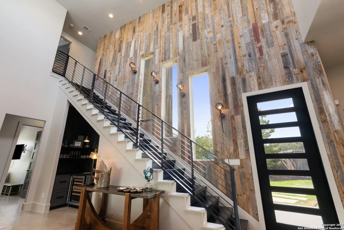 Photo of 106 laguna