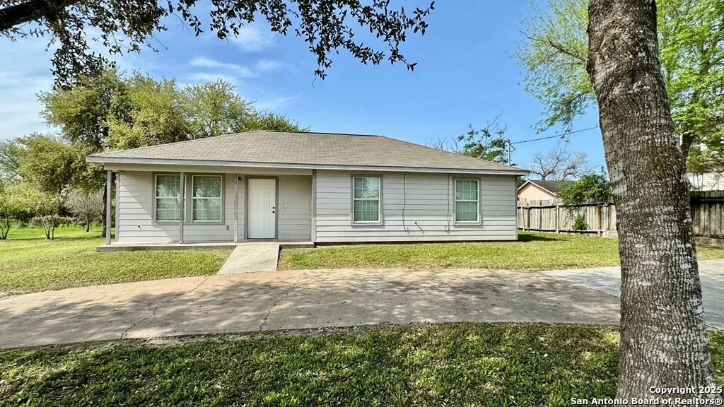 Photo of 807 N AVE D