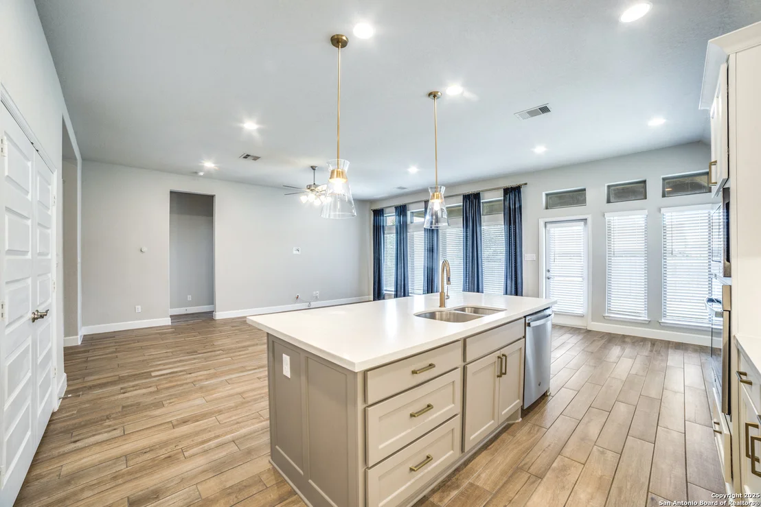 Photo of 2131 Thayer Cove