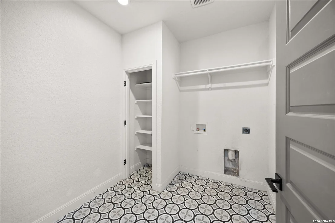 Photo of 429 Lakeview Blvd.