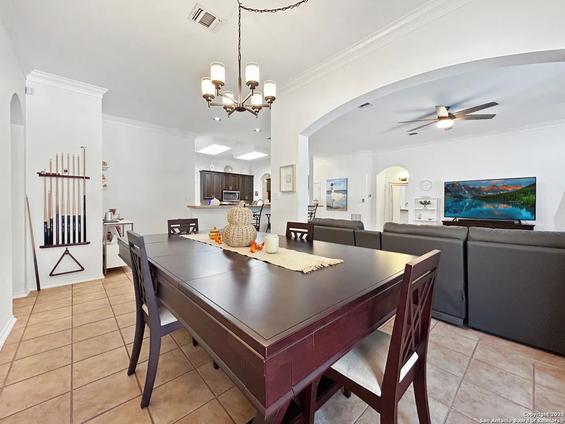 Photo of 1637 Circle Oak