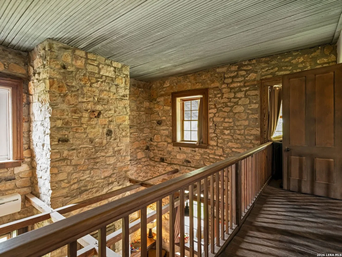 Photo of 426 RANCH ROAD 962 E