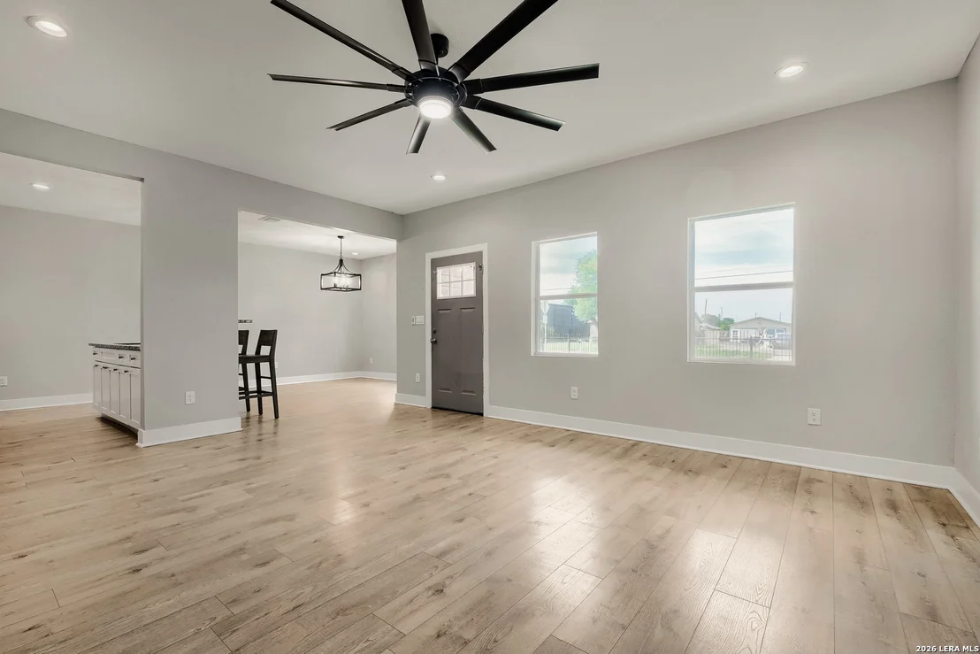 Photo of 722 GROSVENOR