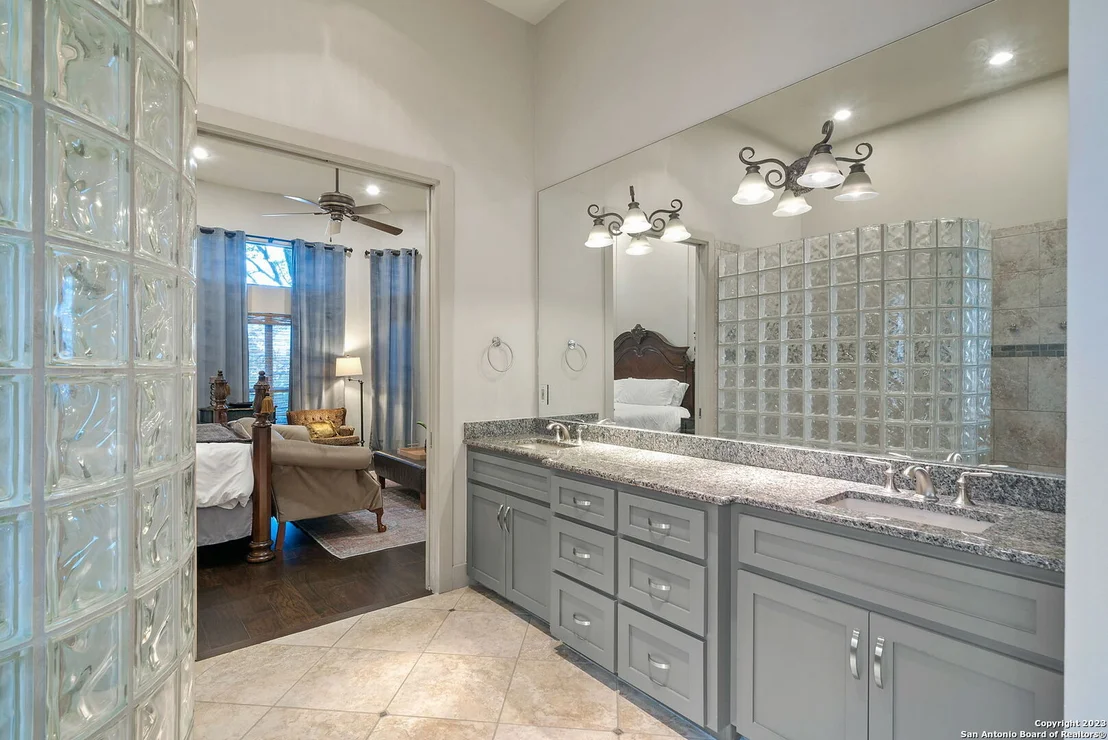 Photo of 8 Benchwood Cir