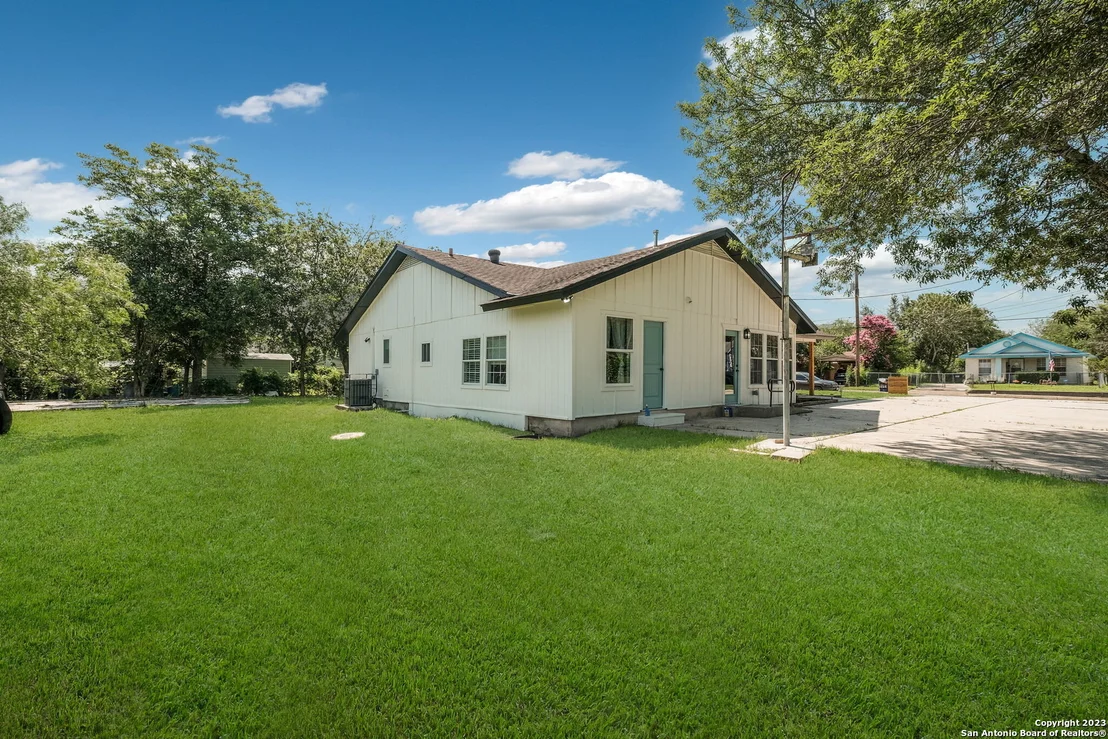 Photo of 427 MCCAULEY BLVD