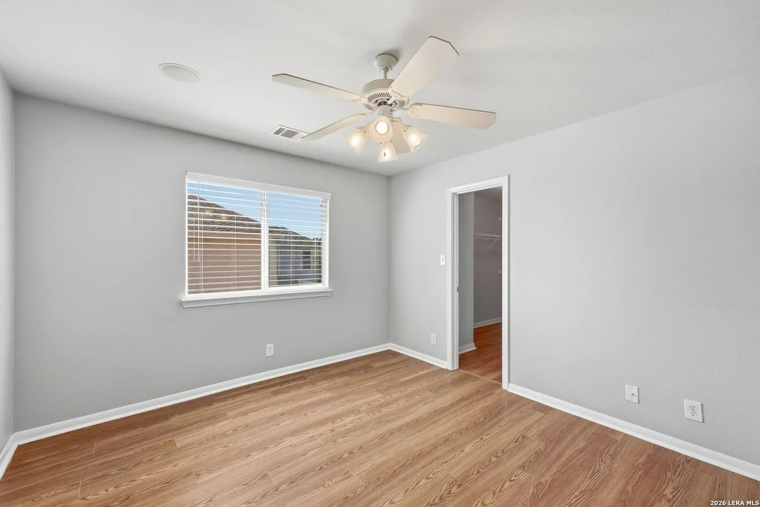 Photo of 831 Queens Oak