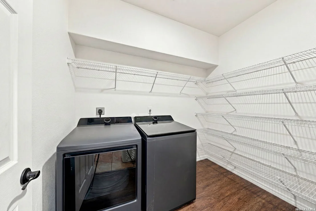 Photo of 17210 Darien Wing