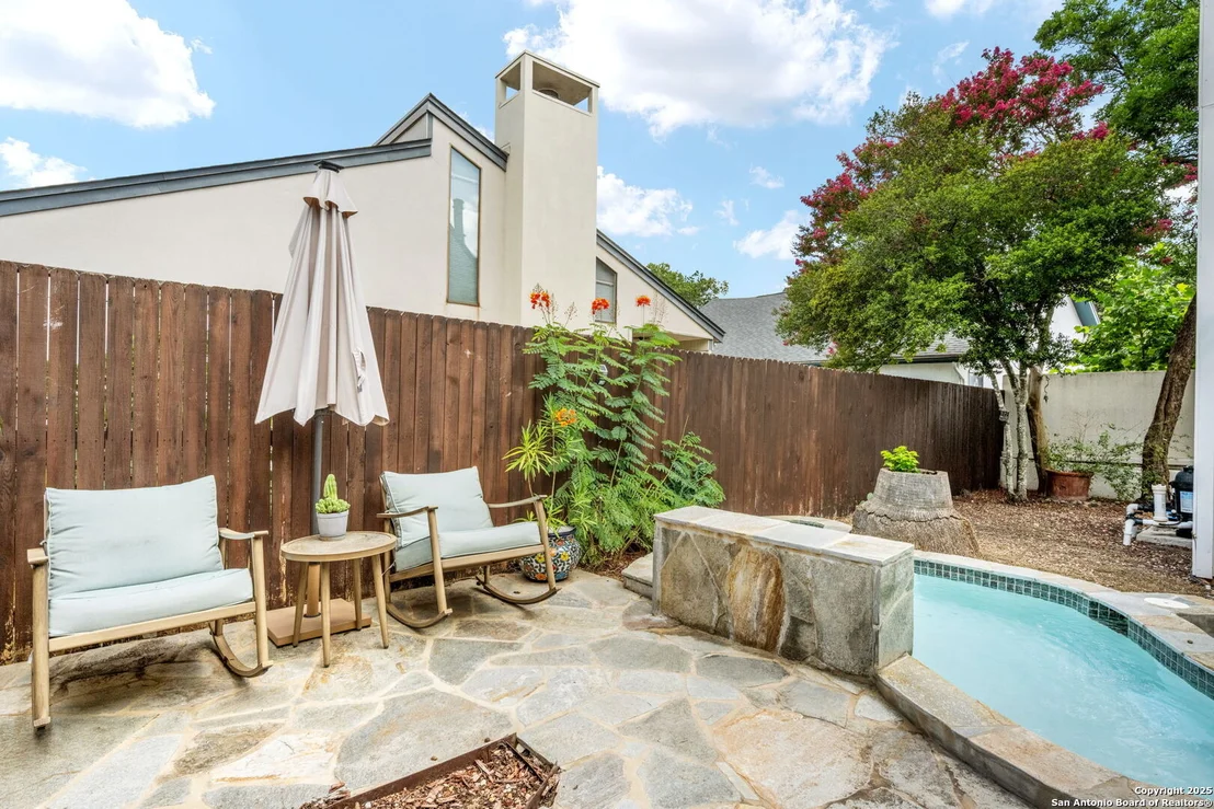Photo of 3467 River Way