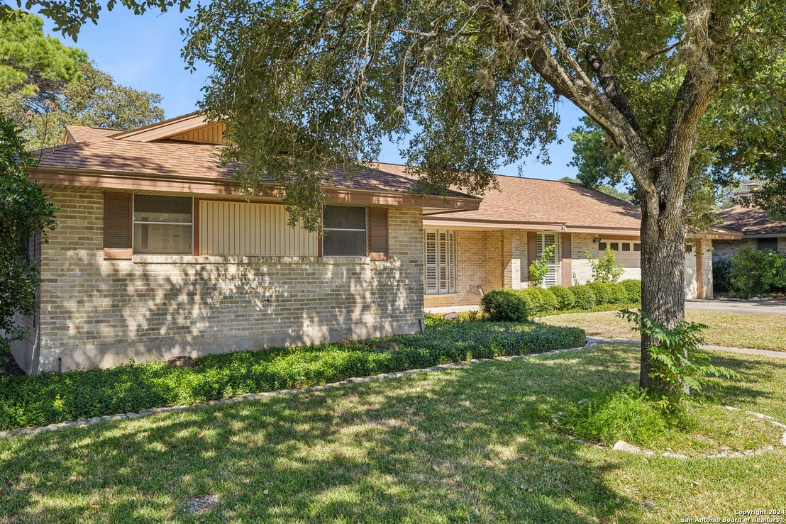 Photo of 449 GOLFCREST