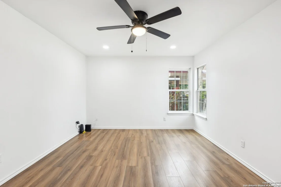 Photo of 843 Deely Place
