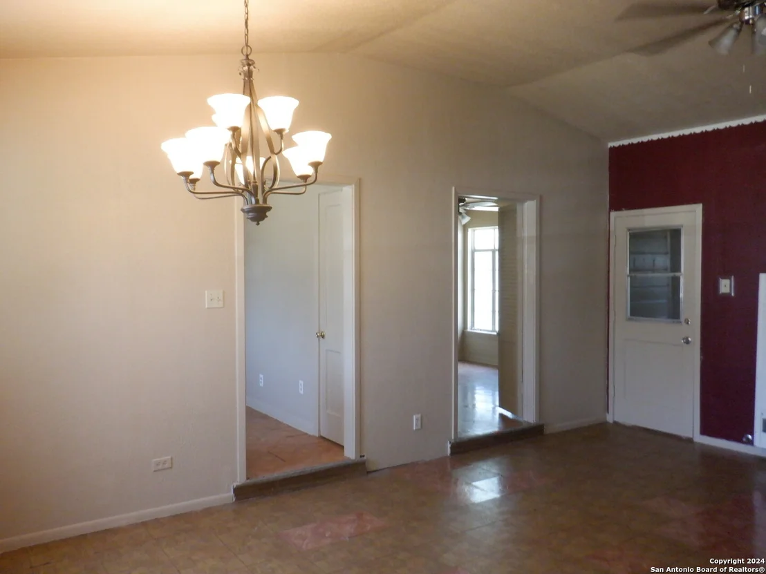 Photo of 234 CHARCLIFF DR