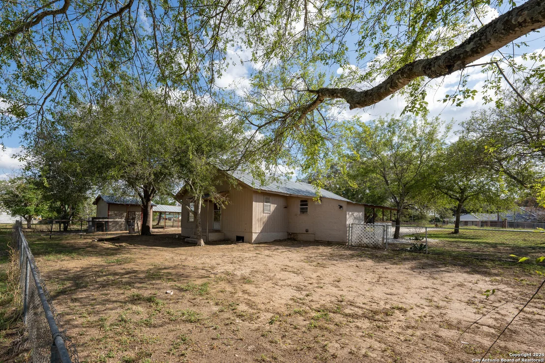 Photo of 412 W Coker