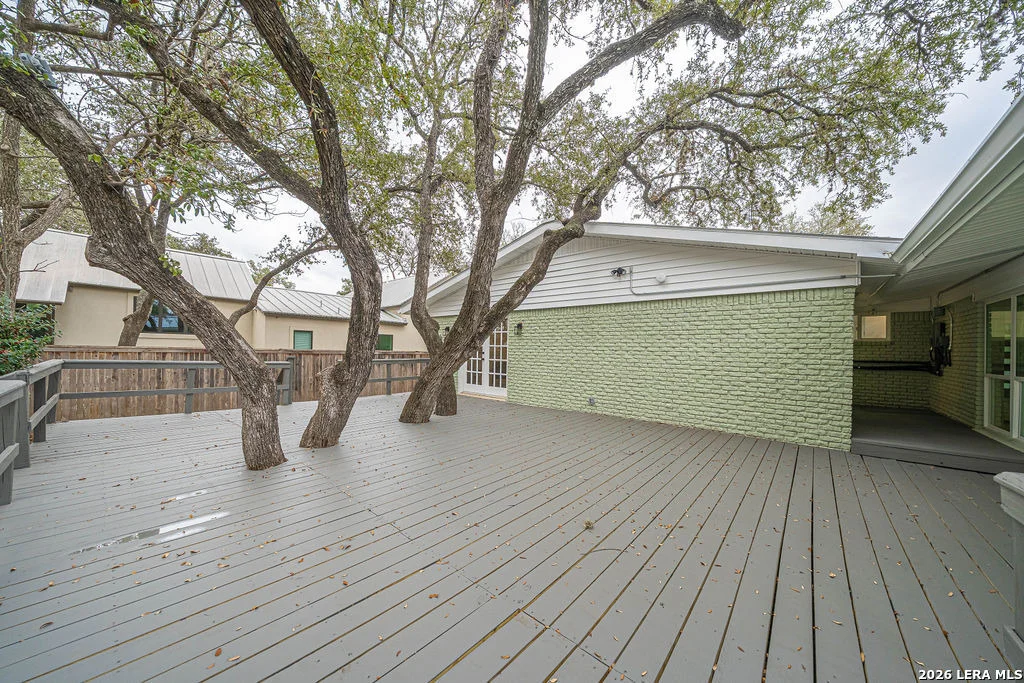 Photo of 355 Donella