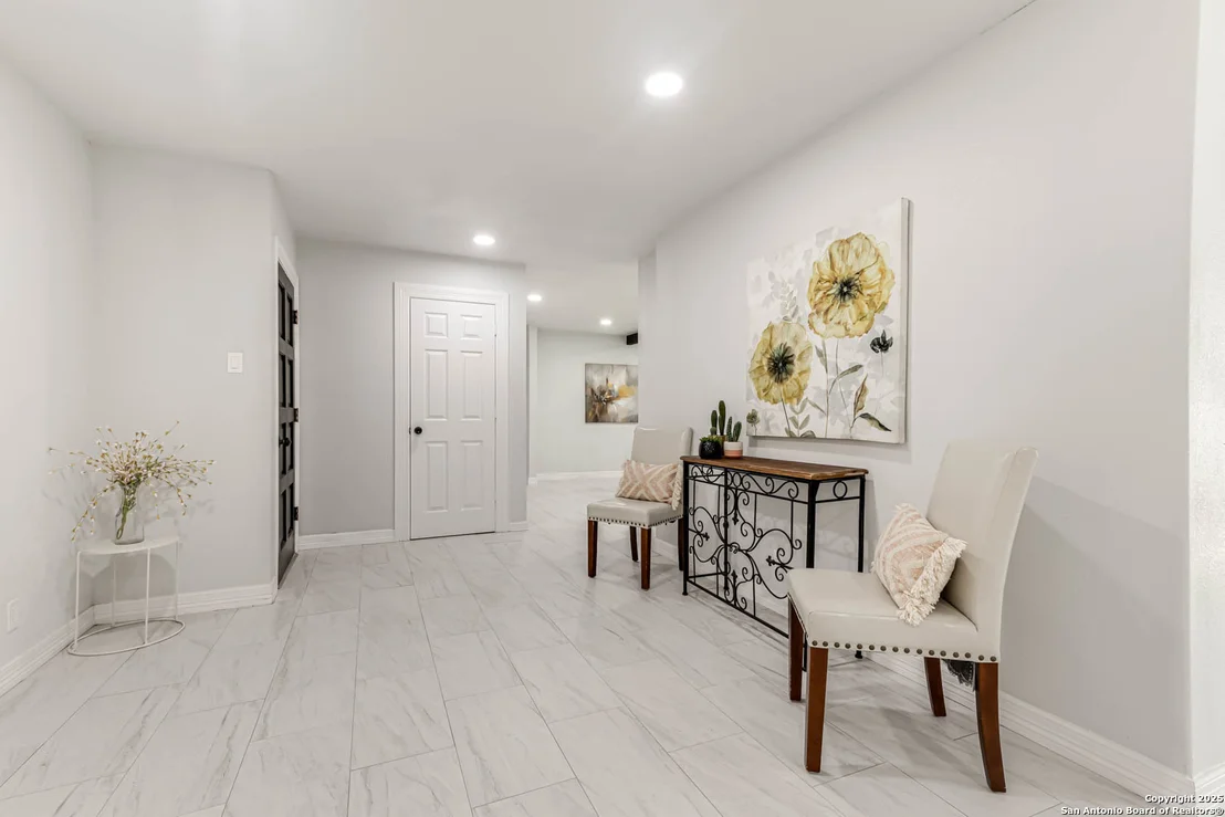 Photo of 6135 ROYAL PT