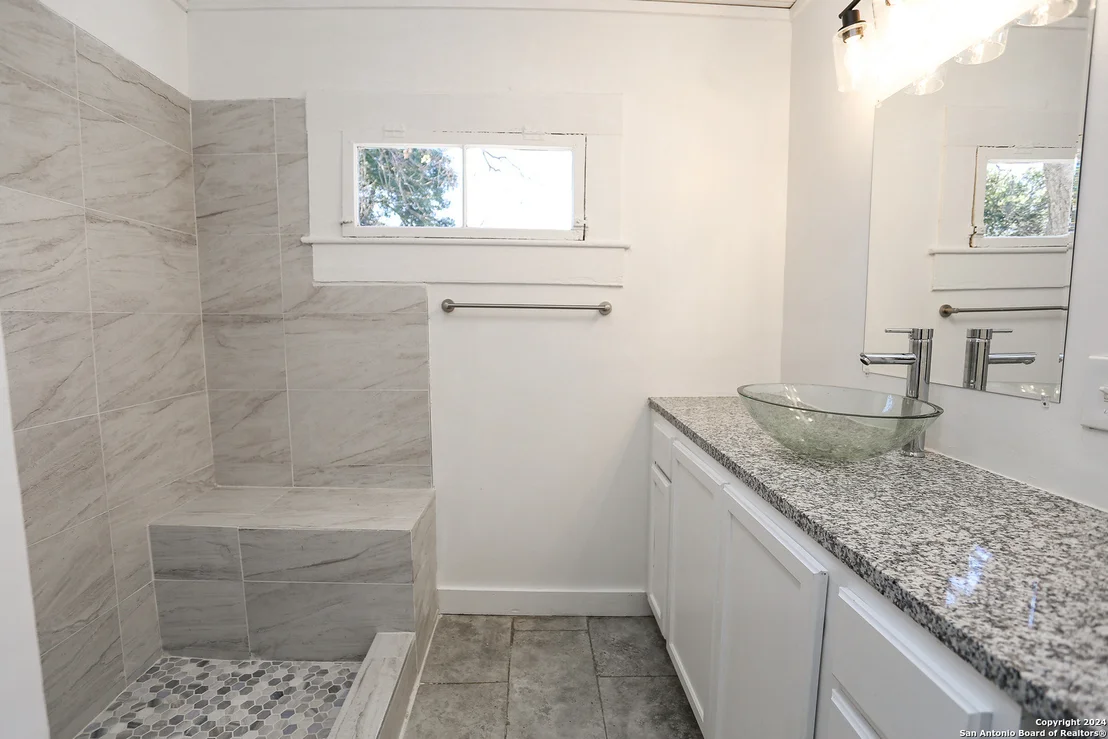 Photo of 602 OVERHILL DR