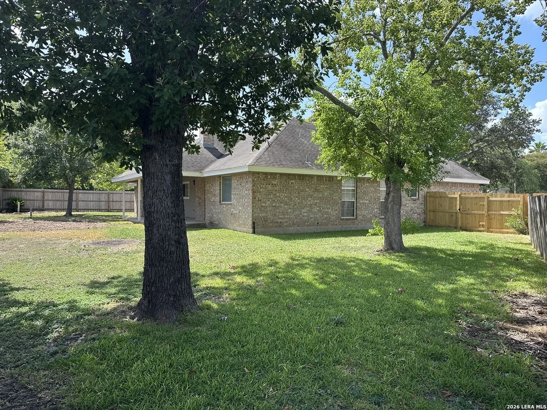 Photo of 909 QUEENS DR