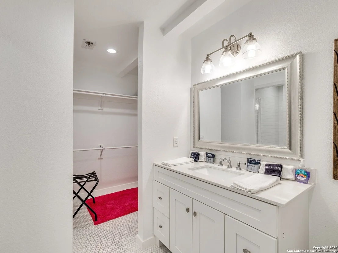 Photo of 337 W Hackberry St