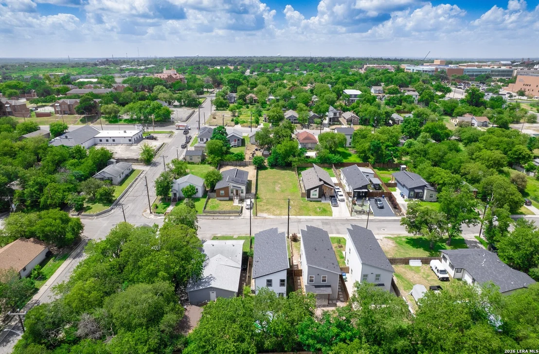 Photo of 547 Belmont