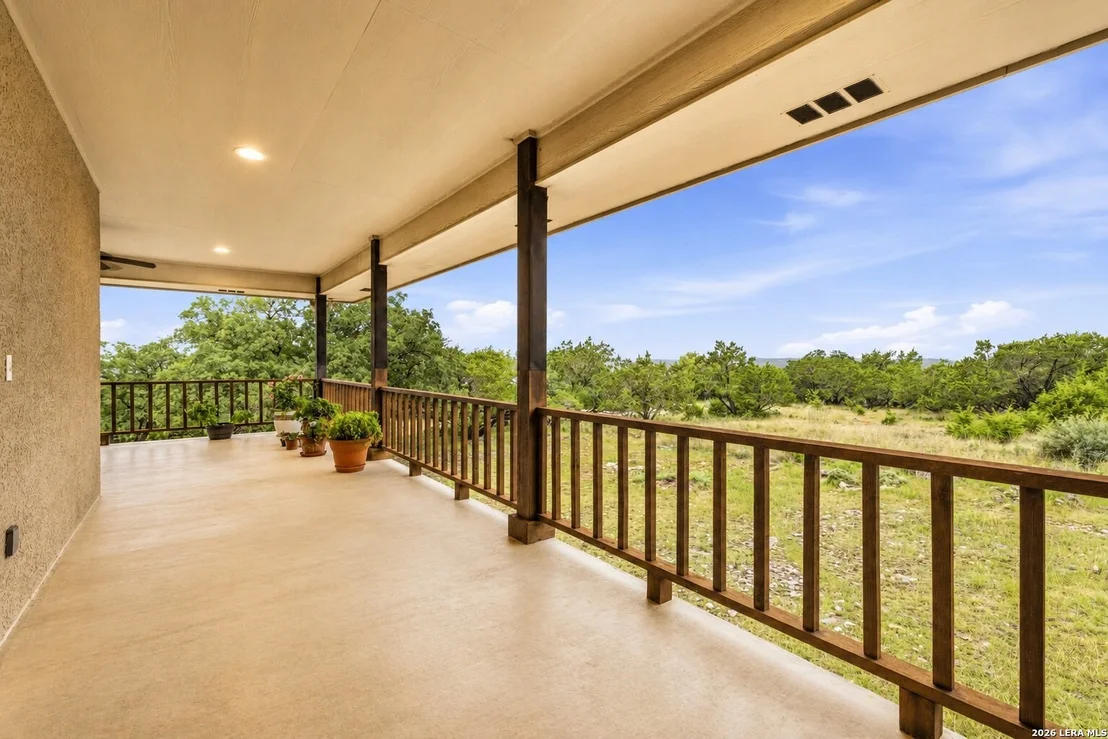 Photo of 138 RIDGE RD W