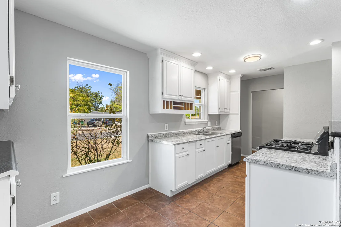 Photo of 6826 Westward