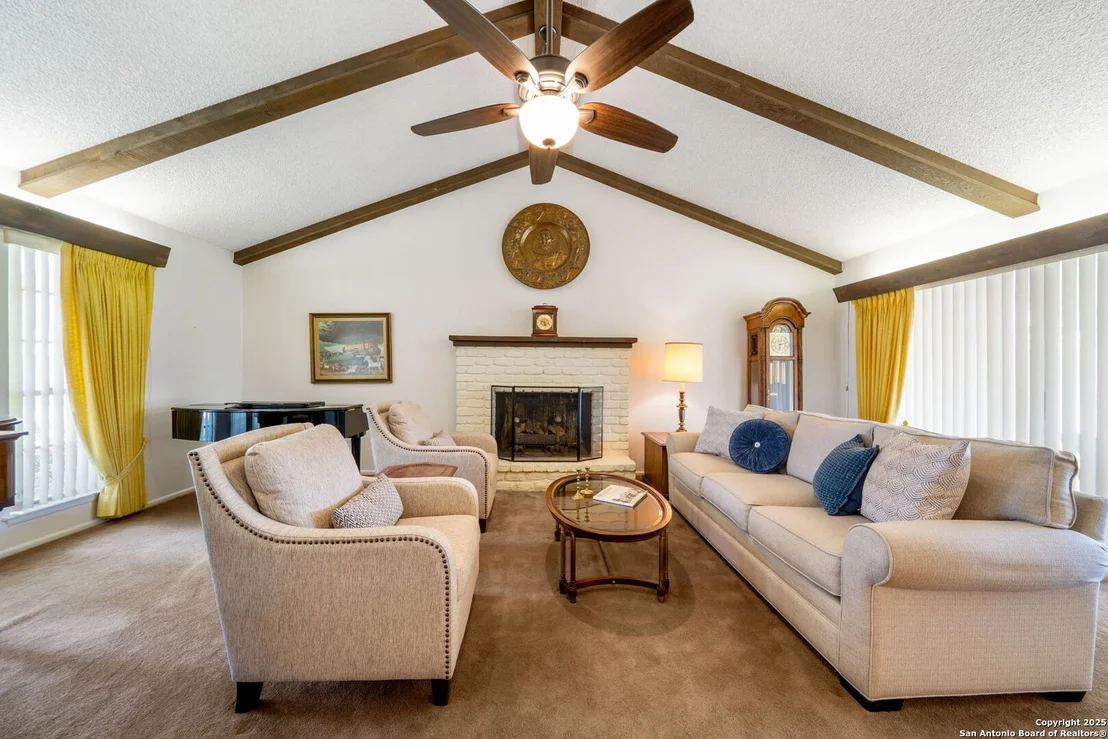 Photo of 424 Fenwick Dr