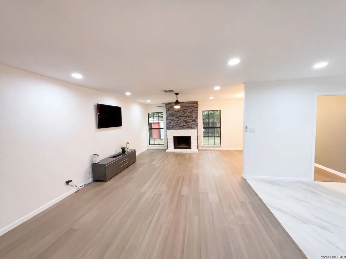 Photo of 6718 SPRING HAVEN ST
