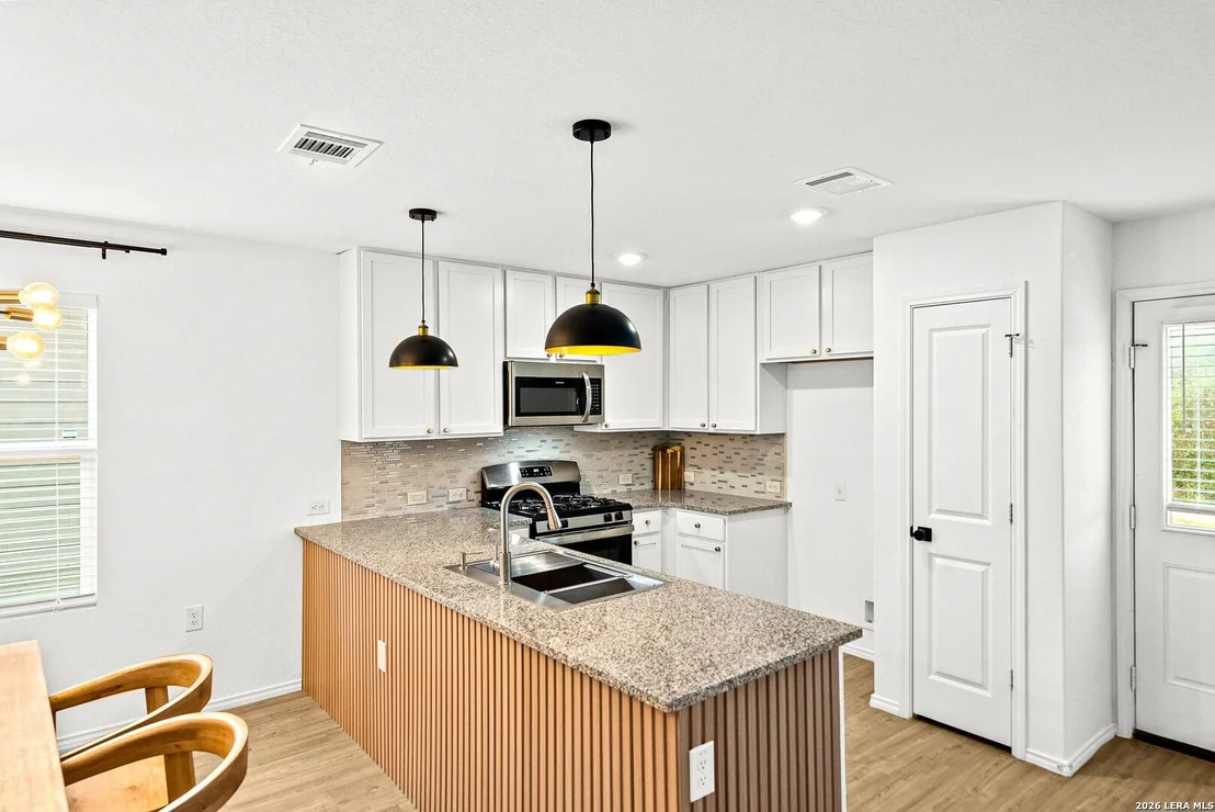 Photo of 822 COOK BND