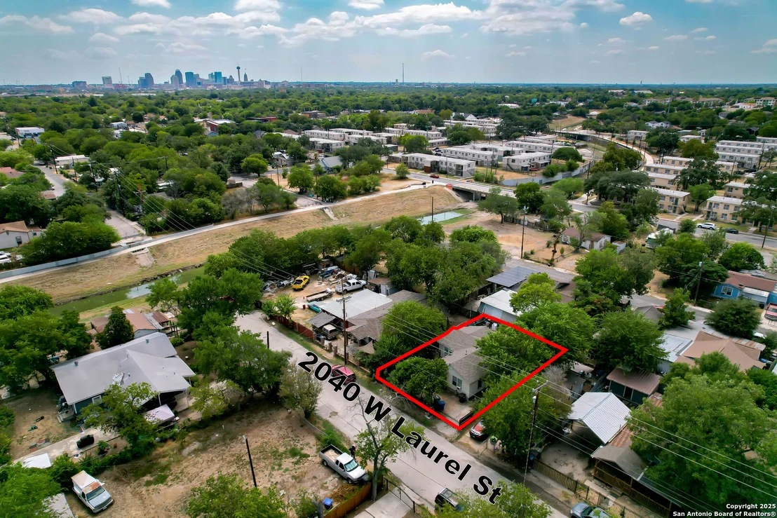 Photo of 2040 W Laurel