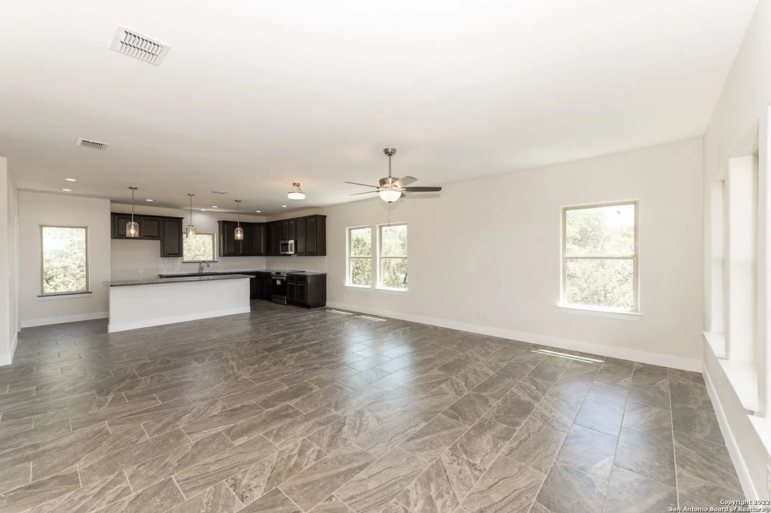 Photo of 677 CIRCLEVIEW DR