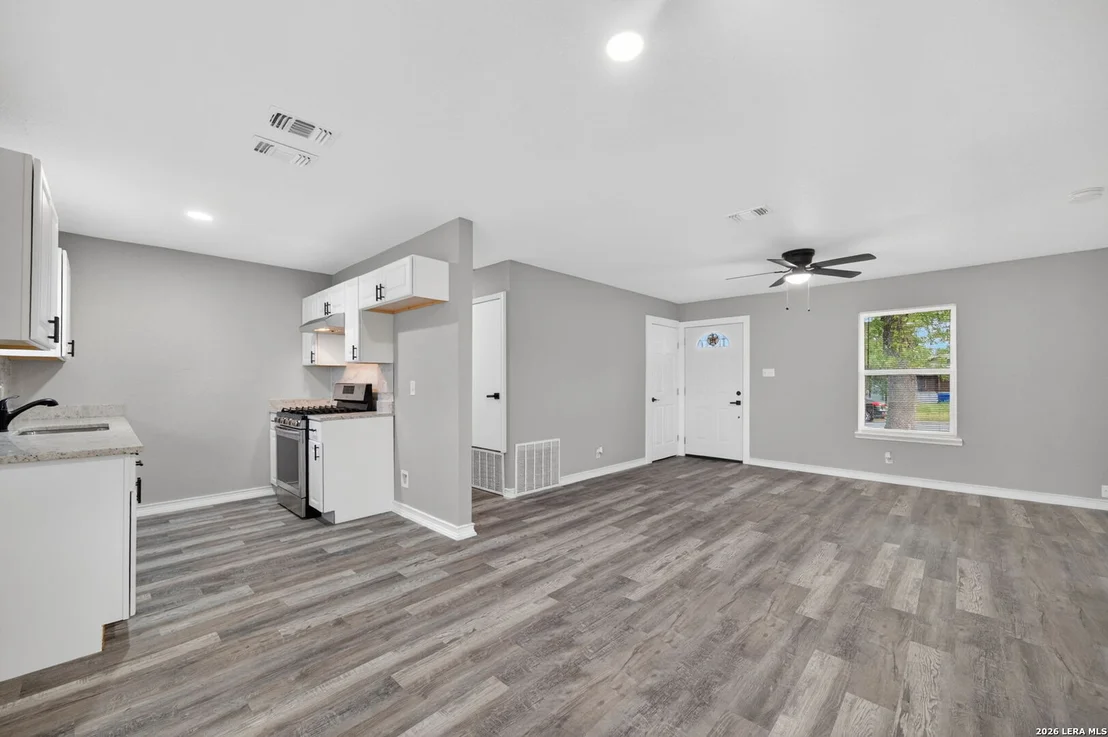 Photo of 5871 Castle Lk