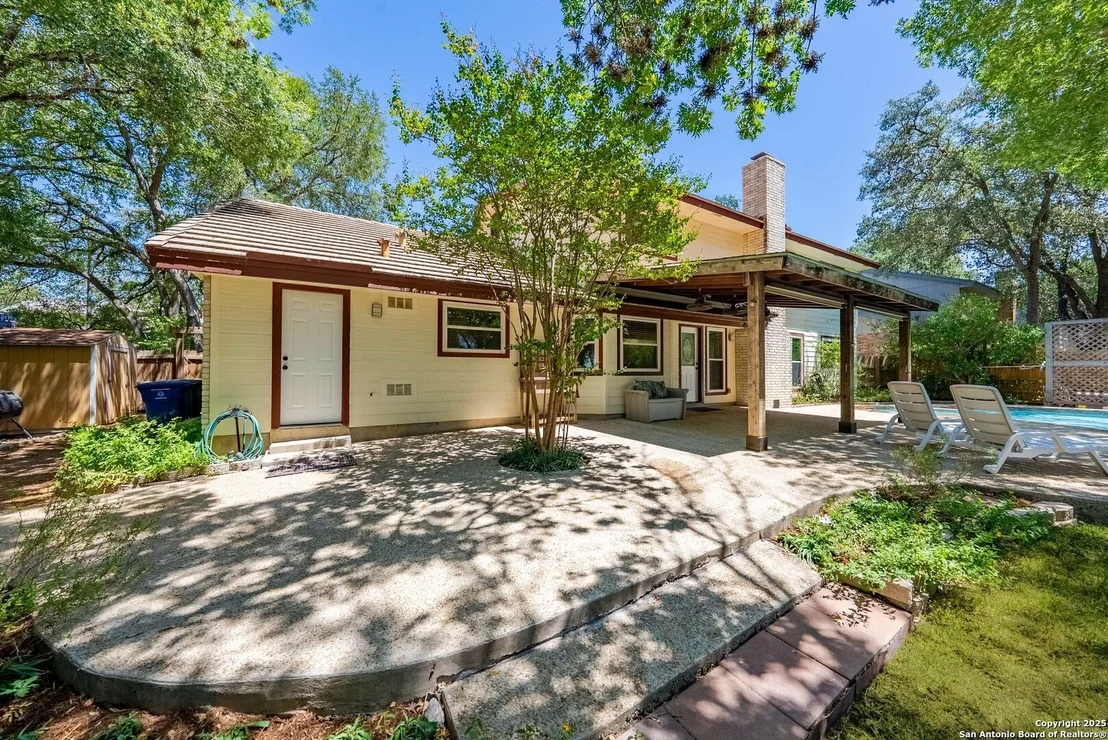 Photo of 15251 Oak Spring
