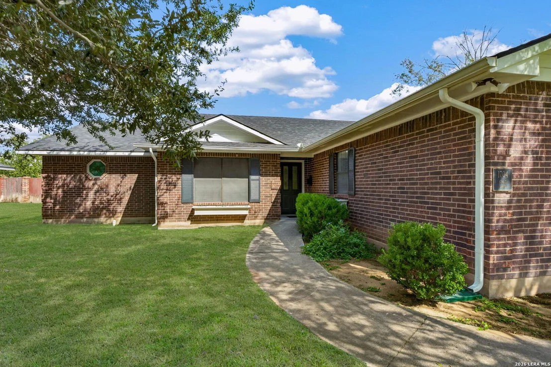 Photo of 1704 STRAIT LN