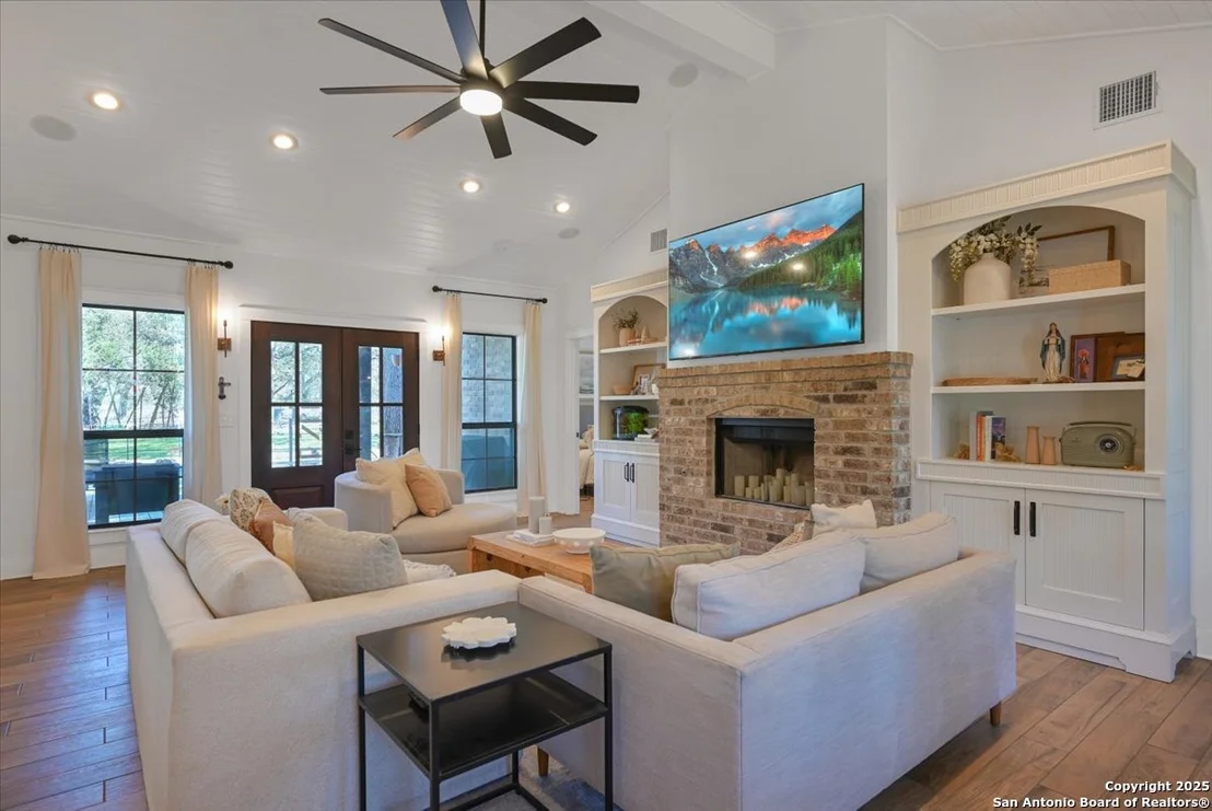 Photo of 6036 Circle Oak