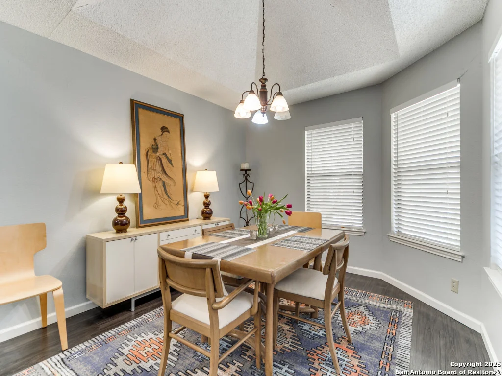 Photo of 5935 Heather View
