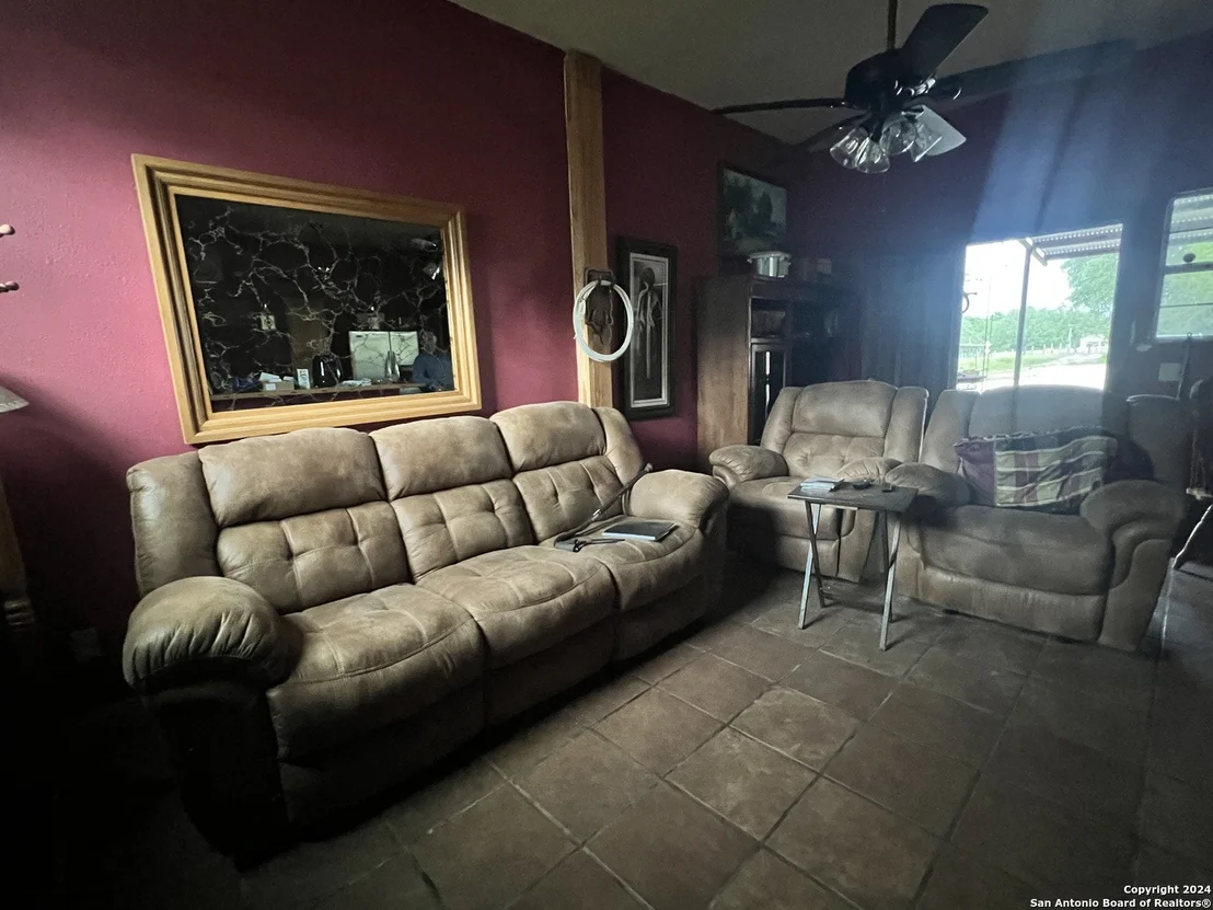 Photo of 290 River Oaks