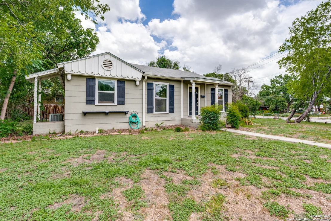 Photo of 106 Field Crest Dr