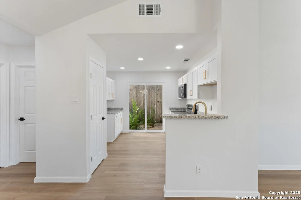 Photo of 9511 Deerbrook