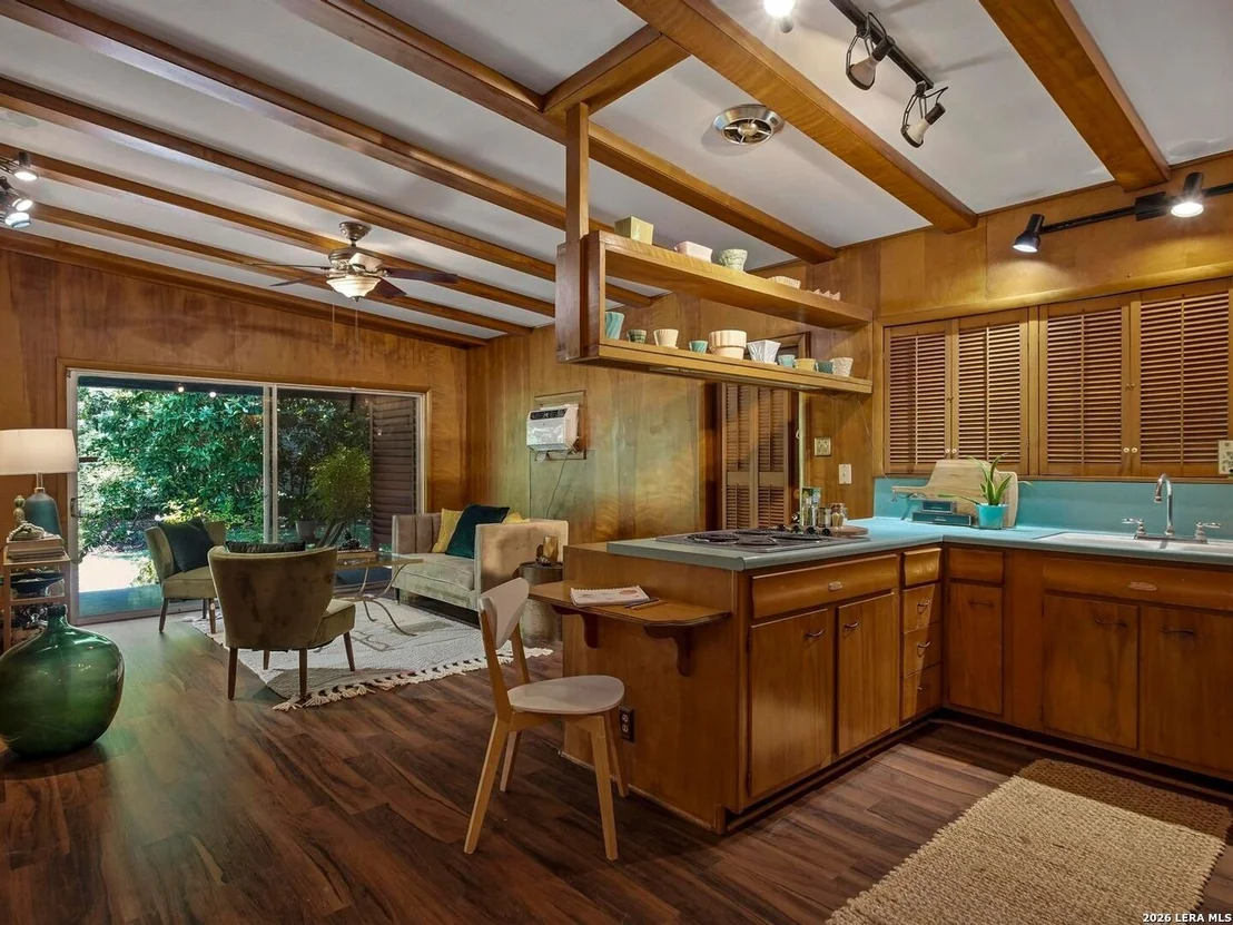 Photo of 1834 Edgehill Drive