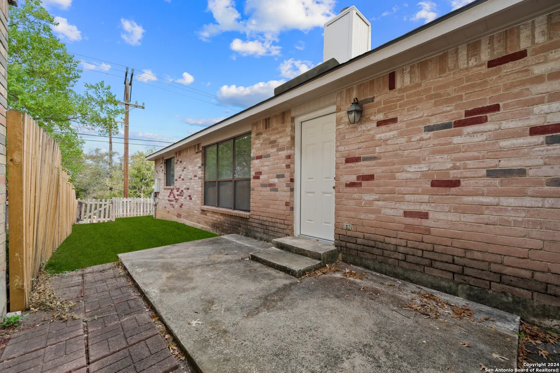 Photo of 940 Hedgestone