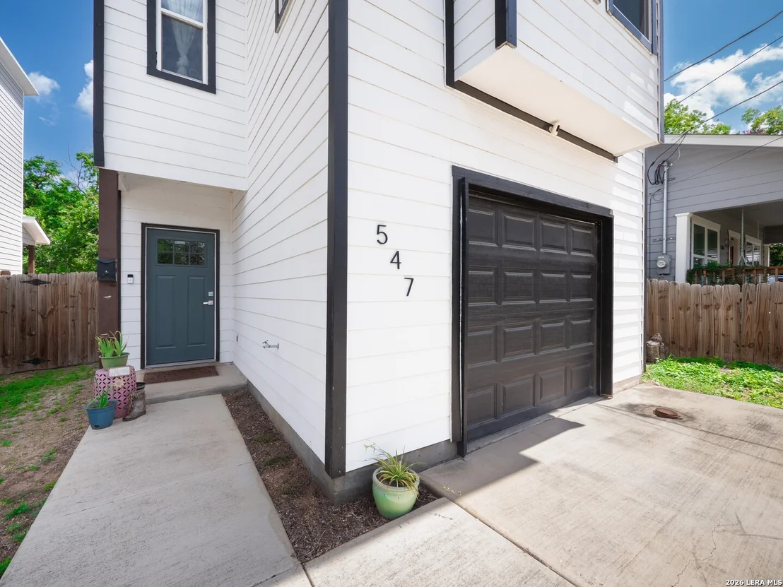 Photo of 547 Belmont