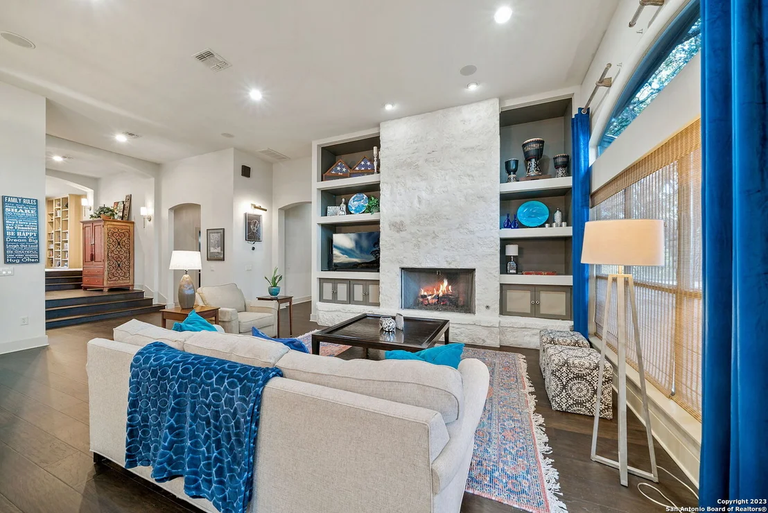 Photo of 8 Benchwood Cir