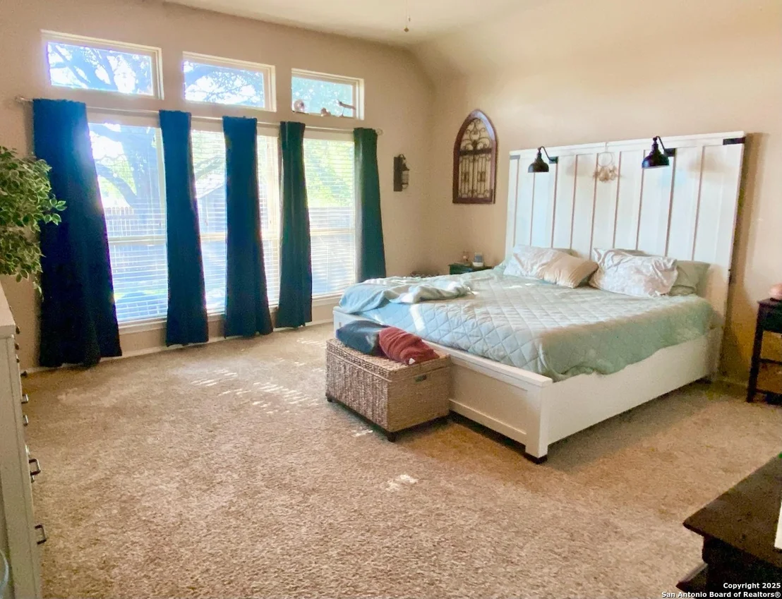 Photo of 8714 White Crown