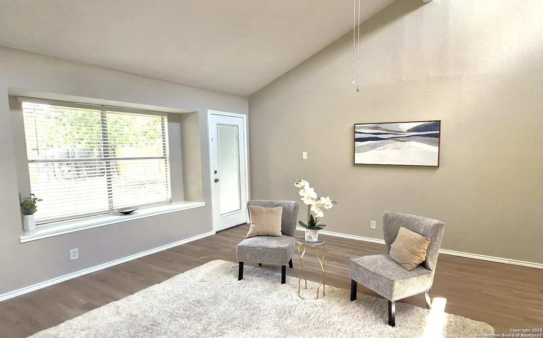 Photo of 3529 Cliffside
