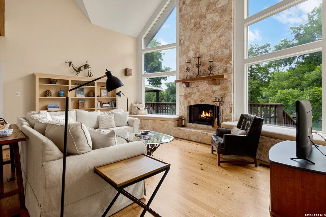 Photo of 340 RIO DR