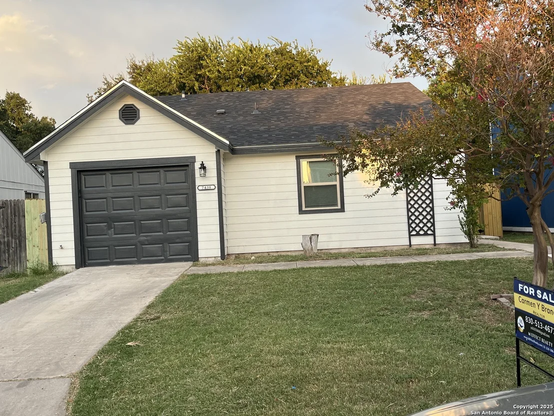 Photo of 7438 Rimhurst