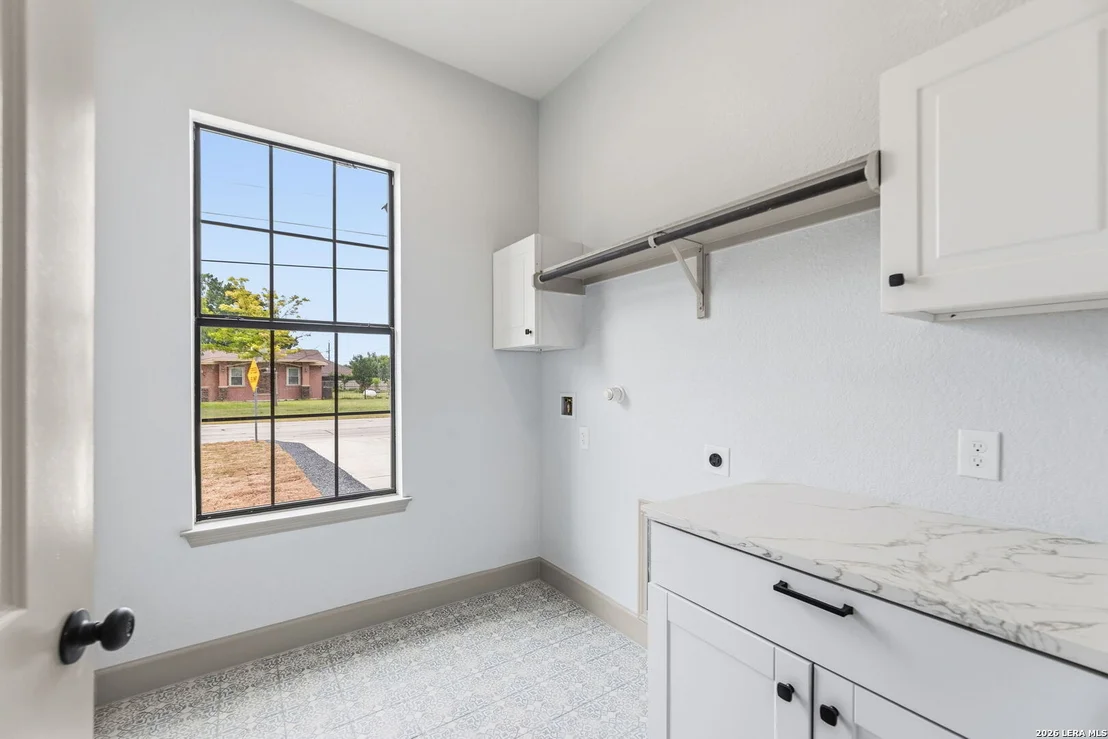 Photo of 8220 Alton Blvd