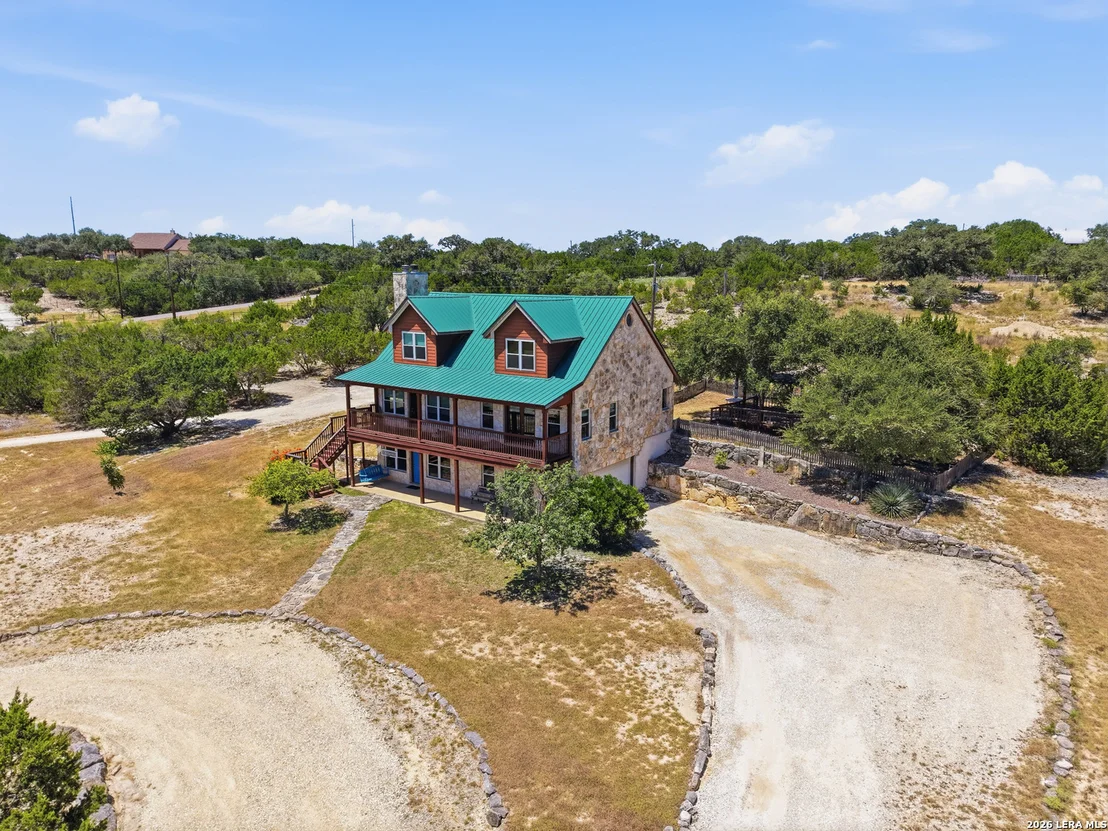 Photo of 412 Bear Springs Trl