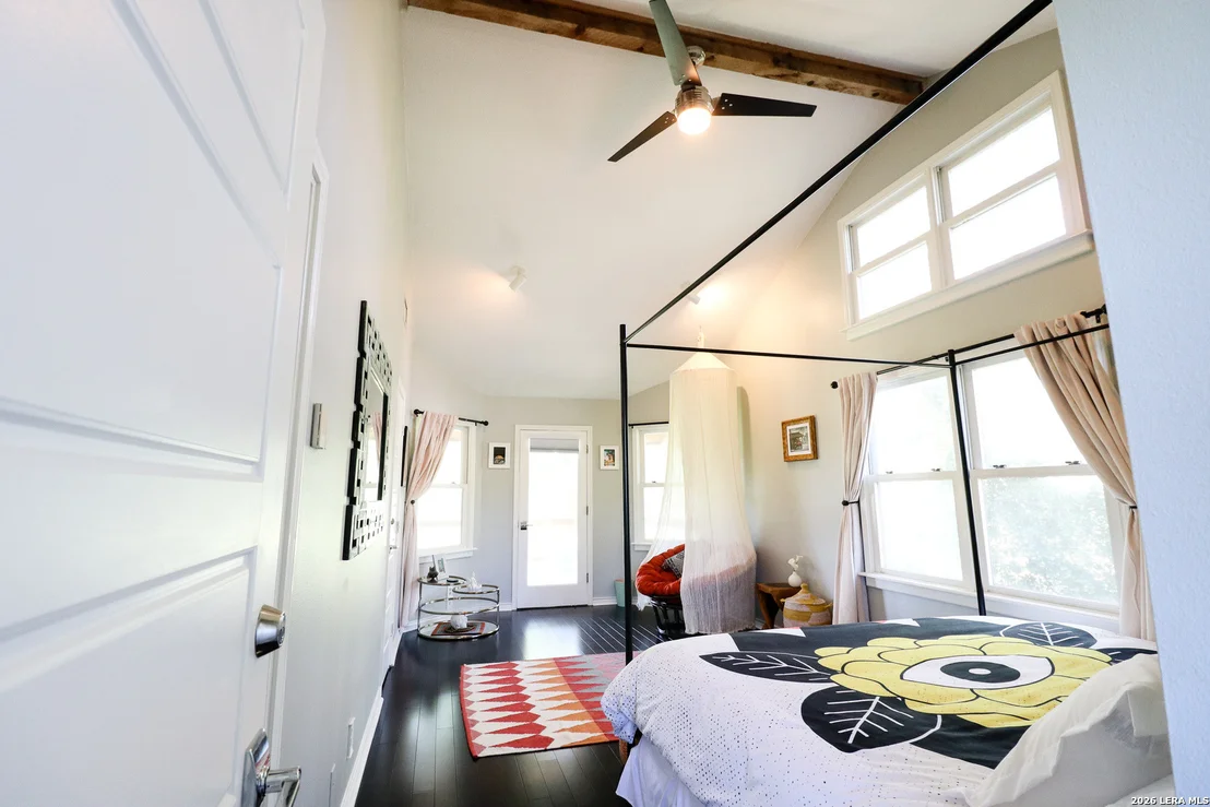 Photo of 810 Oakwood