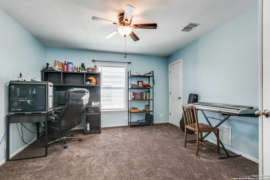 Photo of 247 TUFTED CRST