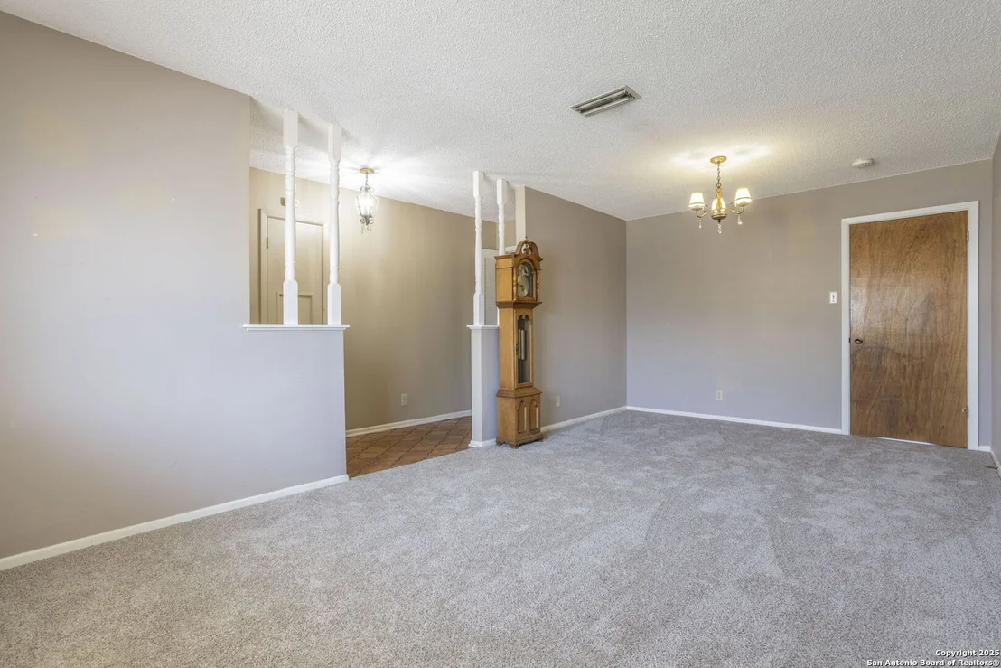 Photo of 6618 N Forest Bend